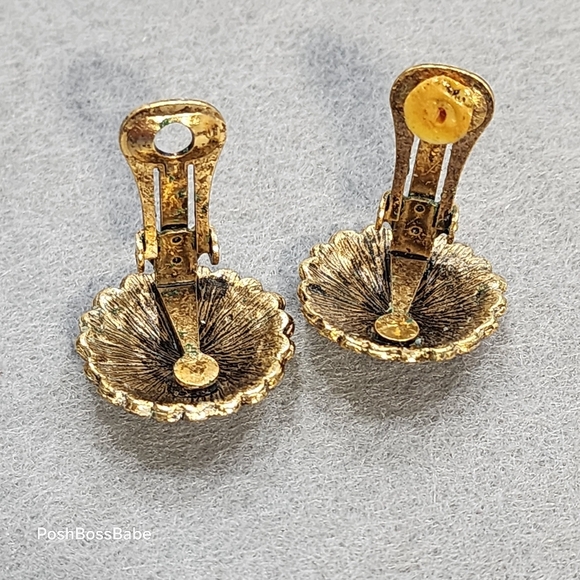 Vintage clip button earrings - Picture 6 of 8